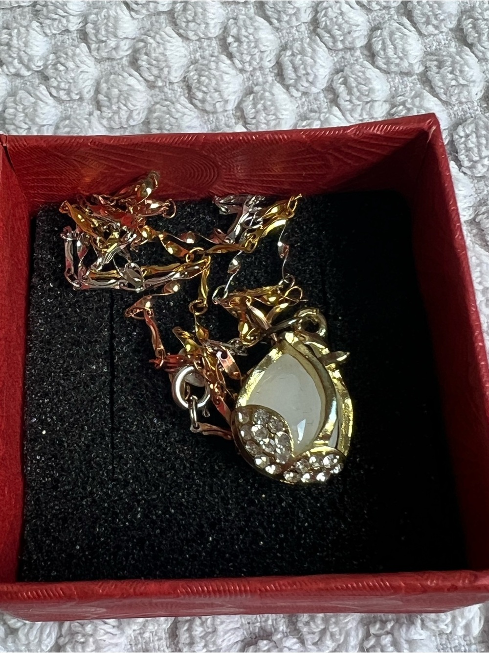 NWOT Gold Tone Tri-Color Necklace with Teardrop Charm Pendant